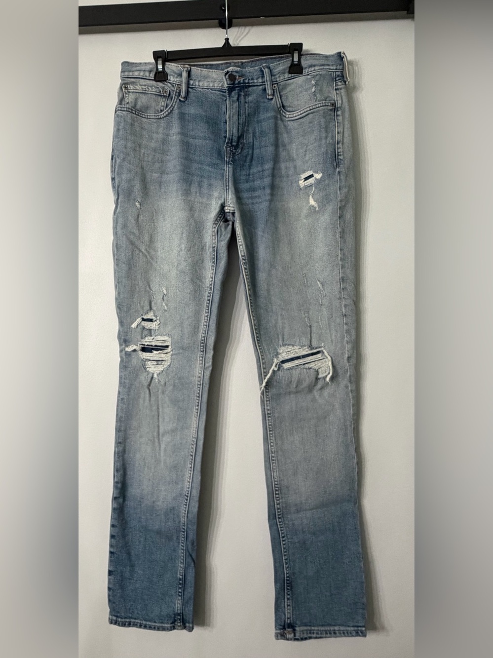 Old Navy Men’s Light Blue Slim Ripped Jeans